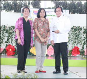 Ms. Asuncion M. Flores, SWO-V / Head of Nayon ng Kabataan (from left) with DSWD-NCR ARD for Administration Ms. Natividad Canlas and Victory Christian Fellowship Pioneer  Senior Pastor Jun Aguilar during the awarding of plaque of appreciation for the partner organizations of Nayon ng Kabataan.