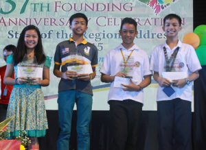 Edrianne Mae B. Fabro (extreme left) from Taguig, 3rd runner up, John Jeffrey R. Bo from Quezon City , 2nd runner up, Carlos Luigi Estoso from Manila City, 1st runner up and John Ramon Gadia, the 2015 Exemplary Pantawid Pamilya Child during the awarding ceremony. 