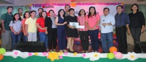 DSWD-NCR Regional Director Vincent Andrew T. Leyson, Assistant Regional Director for Operations Jacel J. Paguio and OIC-ARD for Administration Manuela M. Loza together with the staff of Jose Fabella Center as they receive their Client Service Award during the PRAISE awarding. 
